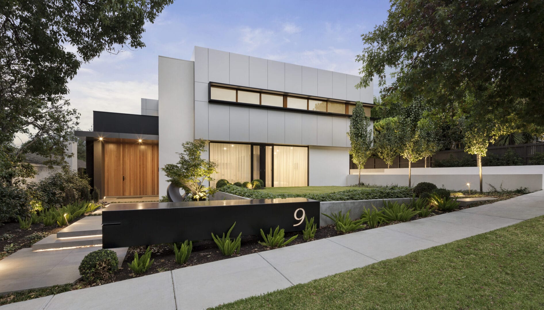 modern-house-exterior-E3A7NAJ